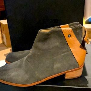 Joe’s jeans gray suede size 6. New w/o tags